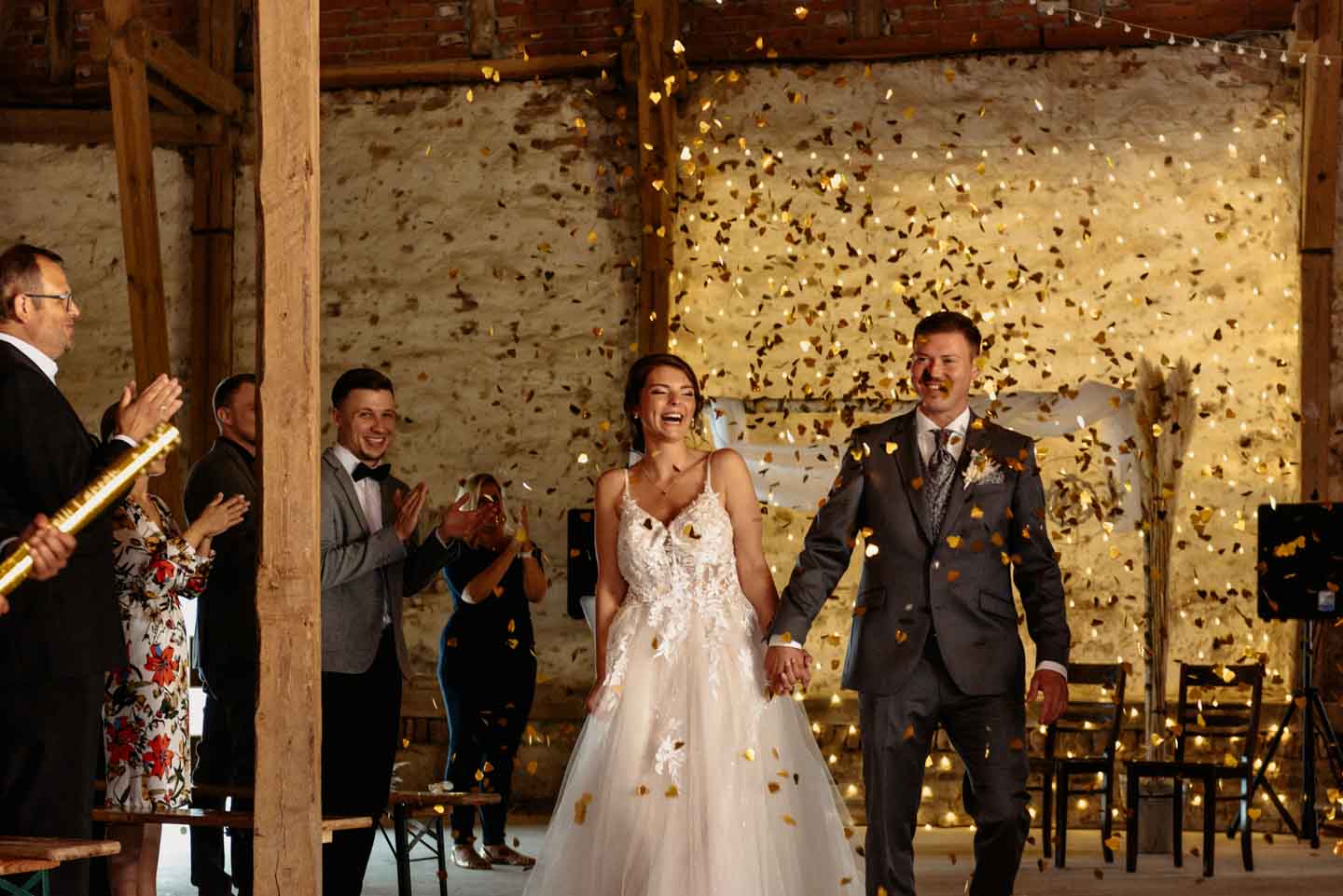 trauscheune-konfetti-hochzeit-freie-trauung